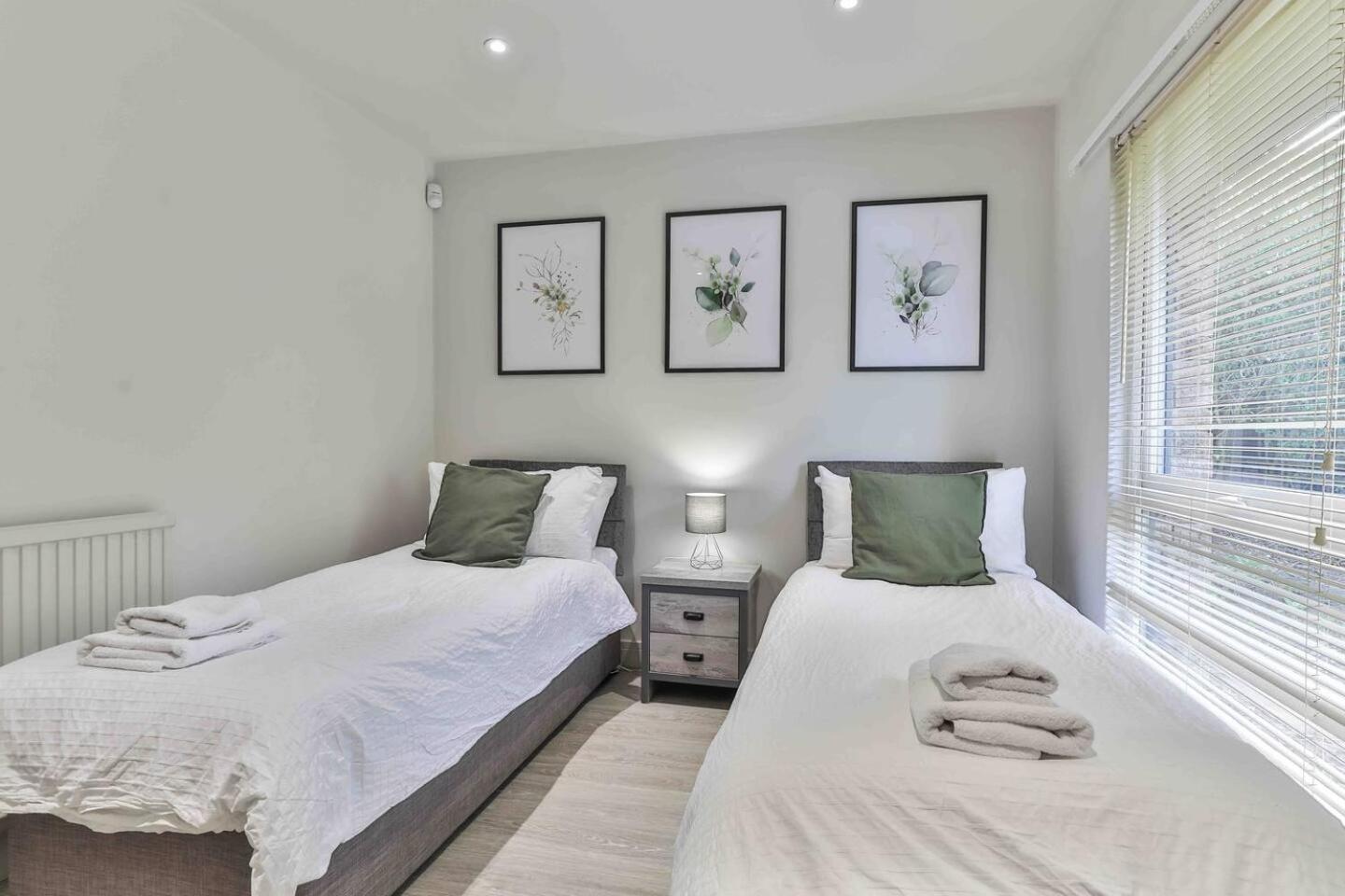 3 Bedroom Bungalow Close To Peak District With Garden Sheffield Extérieur photo